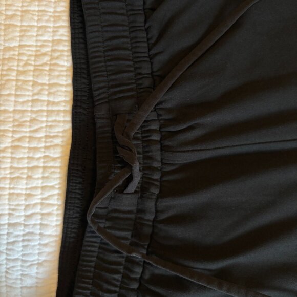 Lululemon Soft Jersey Classic Fit Midrise Jogger - Black, Size 6 - Picture 6 of 9